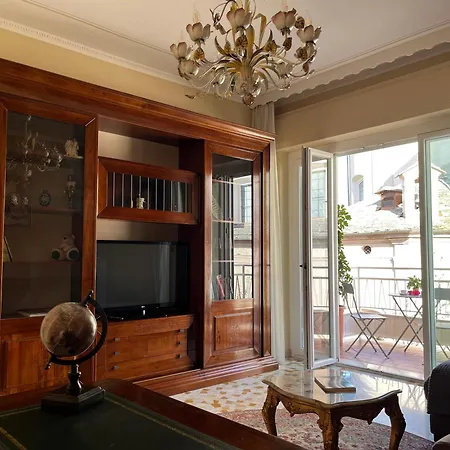 Vittore 11 Square Apartment