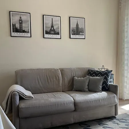 Vittore 11 Square Apartment