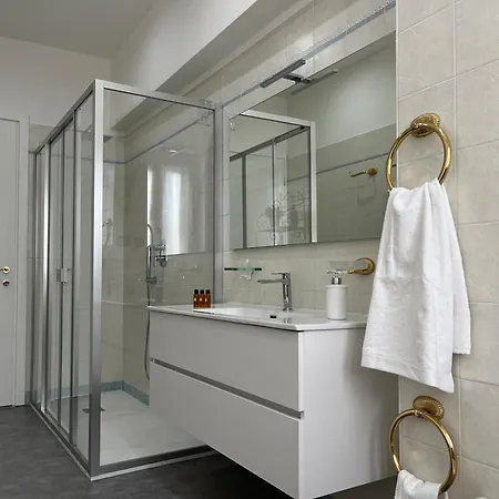 Vittore 11 Square Apartment
