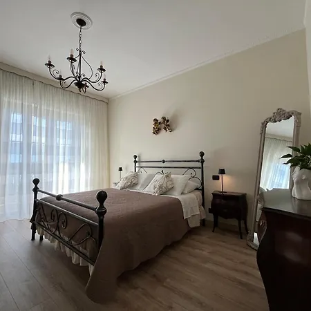 Vittore 11 Square Apartment